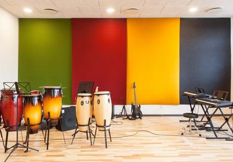 fraster, filt, felt cover, rumafskærmning, roomdivider, akustik, uld filt, inspiration, design, indretning, afskærmning, filtgardin, anne trolles skole